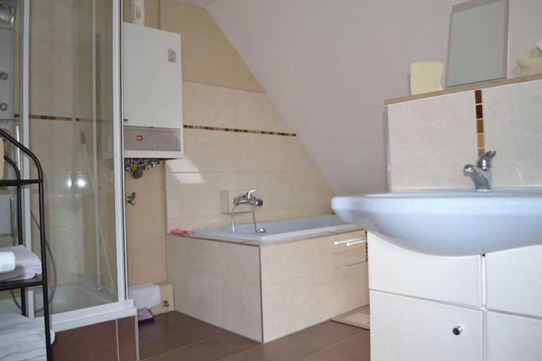 Bathroom 3, Ferienwohnung Resit 2, Region Hannover
