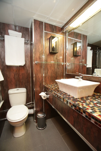 Bathroom 3, The Bruce Hotel, South Lanarkshire
