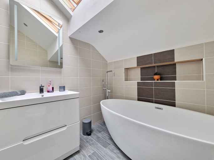 Bathroom 3, Dysa Waterloo Apartments, Blackpool