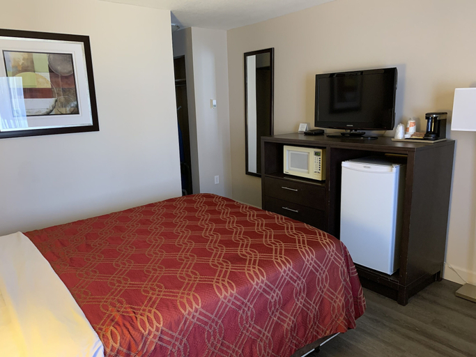 Bedroom 3, Econo Lodge Lethbridge, Division No. 2