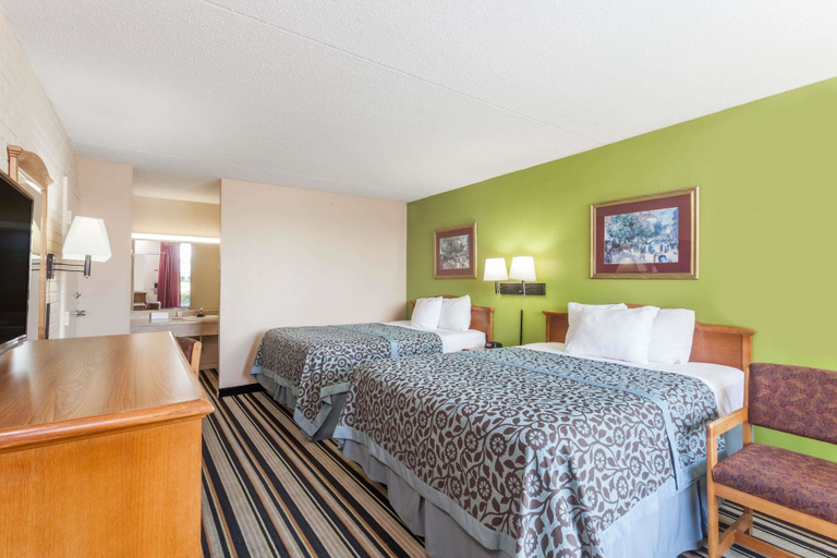 Bedroom 3, Days Inn by Wyndham Jackson, Madison