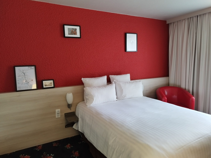 Bedroom 3, Best Western Saint-Etienne Porte du Forez, Loire