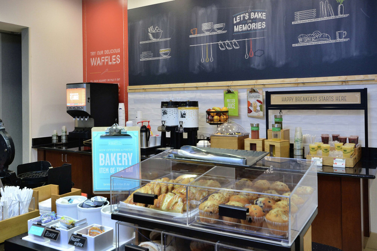 Food & Drinks 5, Hampton Inn Raleigh-Durham Airport, Wake