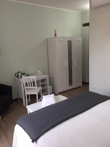 Bedroom 2, Bomarosa Rooms, Oristano