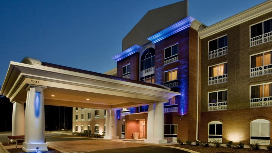 Exterior & Views 3, Holiday Inn Express & Suites RALEIGH SW NC STATE, Wake