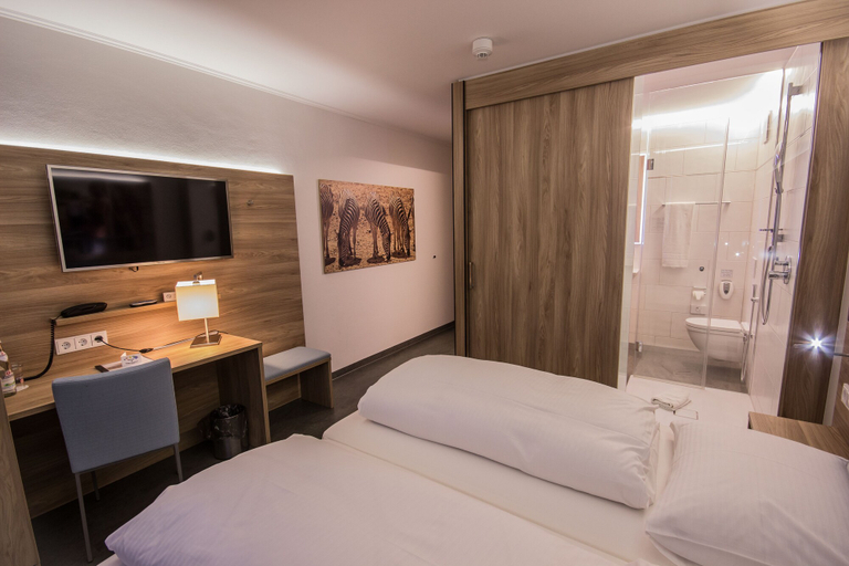Bedroom 2, Hotel 7 Continents, Regensburg