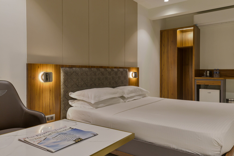 Bedroom 2, Hotel Airlink, Mumbai Suburban
