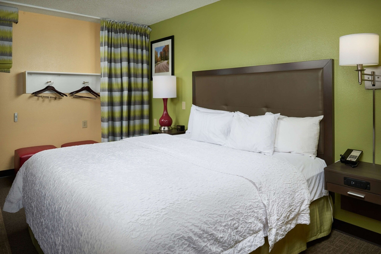 Bedroom 3, Hampton Inn Shelbyville, Shelby