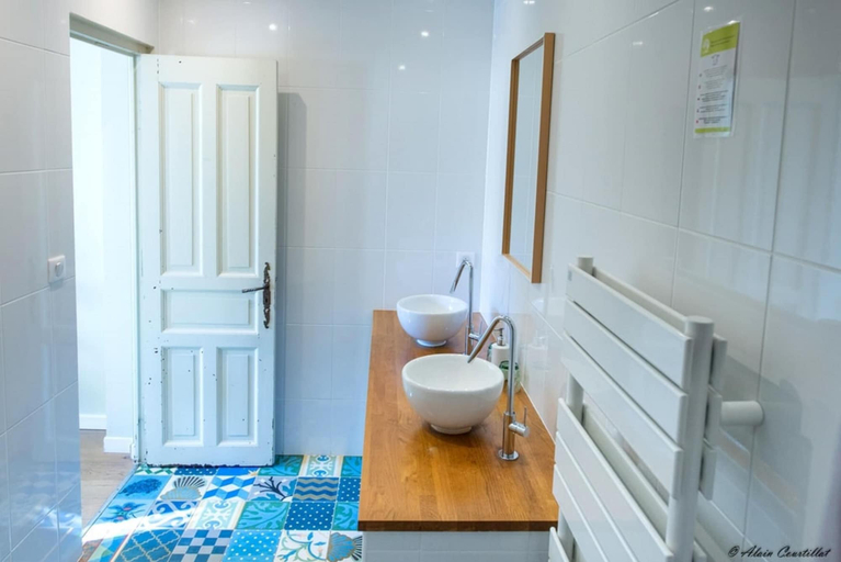 Bathroom 4, Domaine Gao, Bouches-du-Rhône