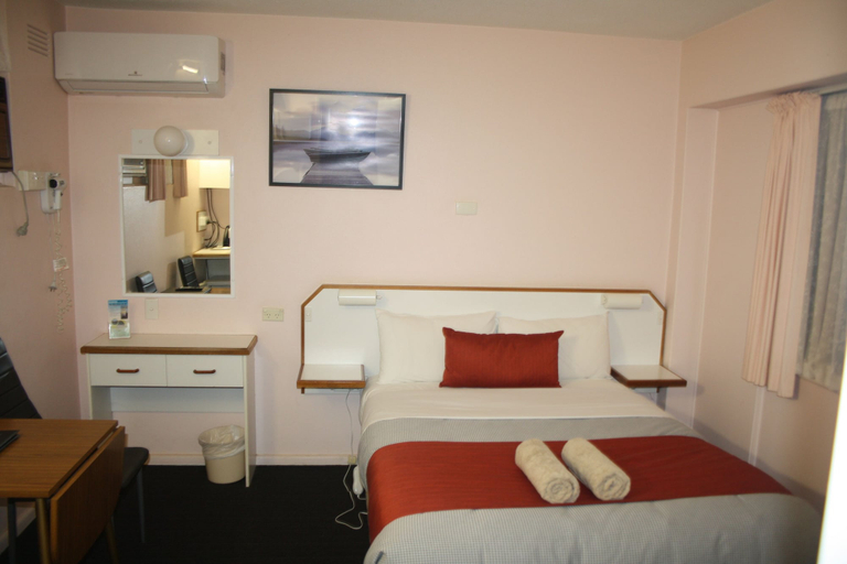 Bedroom 3, Bradman Motor Inn, Cootamundra