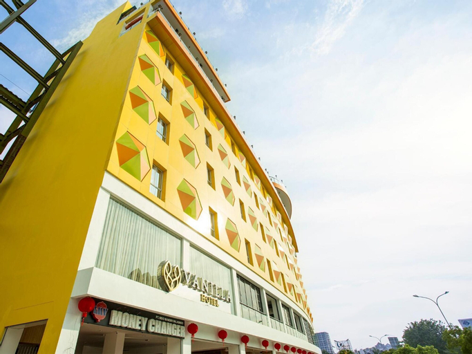 Exterior & Views 28