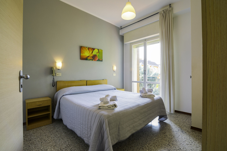Bedroom 3, Hotel Ausonia, Rimini