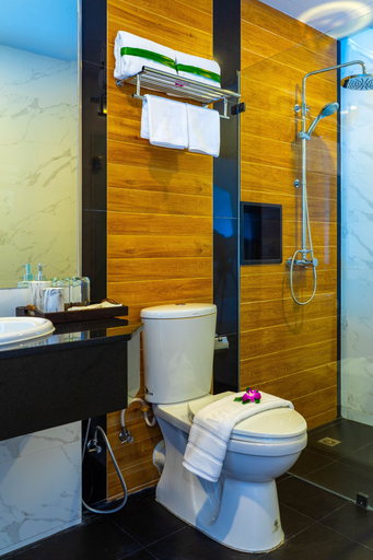 Bathroom 4, Golden Paradise Hotel, Pulau Phuket