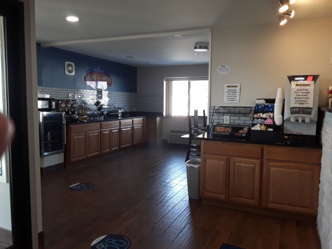 Food & Drinks 5, Baymont Inn & Suites by Wyndham Richmond, McHenry
