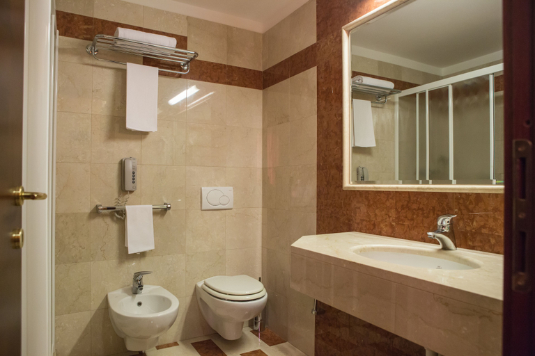 Bathroom 4, Santa Barbara Hotel, Milano