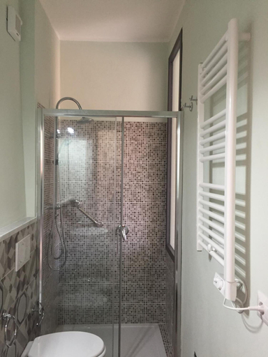 Bathroom 5, Bomarosa Rooms, Oristano