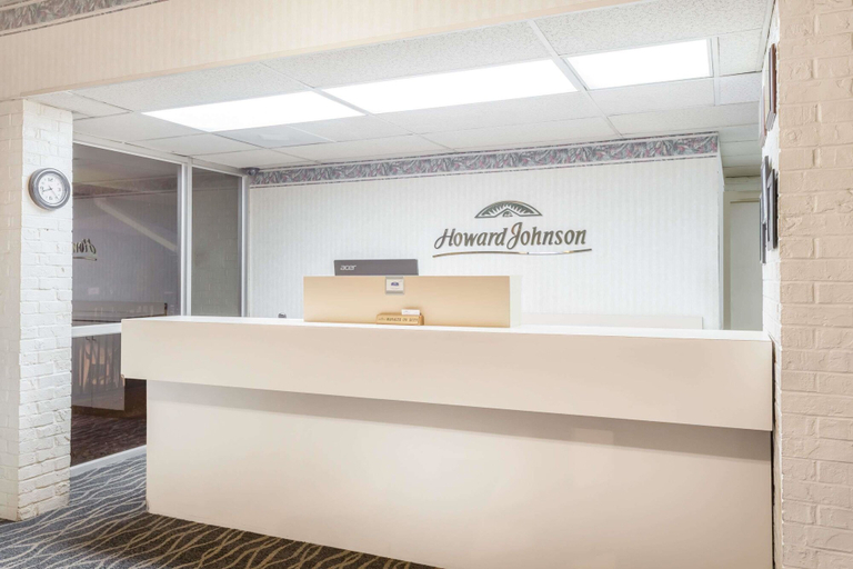 Others 4, Howard Johnson by Wyndham Commerce GA, Banks