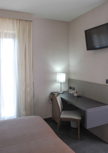 Bedroom 3, Hotel Première Pool & Resort, Napoli