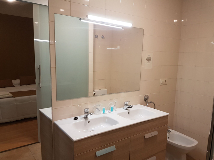 Bathroom 3, Hotel Moya, Cáceres