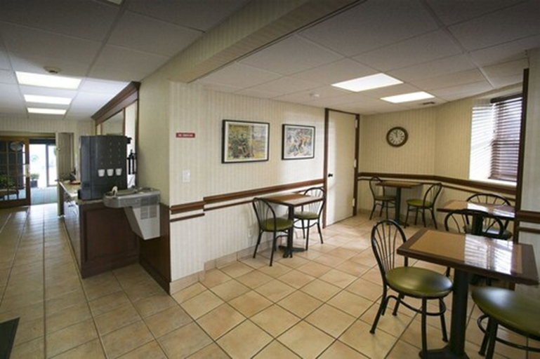 Food & Drinks 5, Whitman Motor Lodge, Suffolk