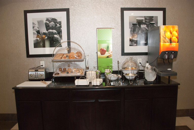 Food & Drinks 4, Hampton Inn Maumelle AR, Pulaski