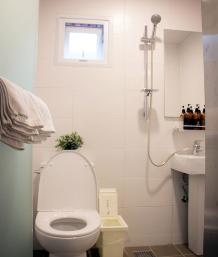 Bathroom 3, Hi Jun Guesthouse, Mapo