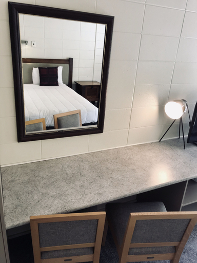 Bedroom 4, Bounty Motel, Far North