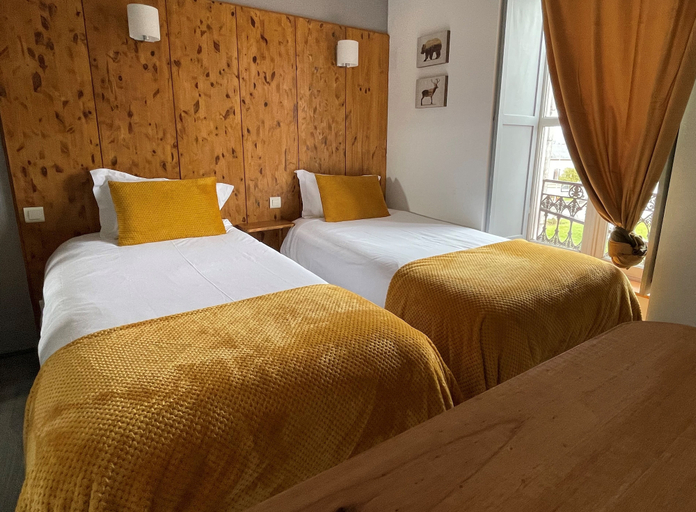 Bedroom 3, Le Central Hôtel Bar, Pyrénées-Atlantiques