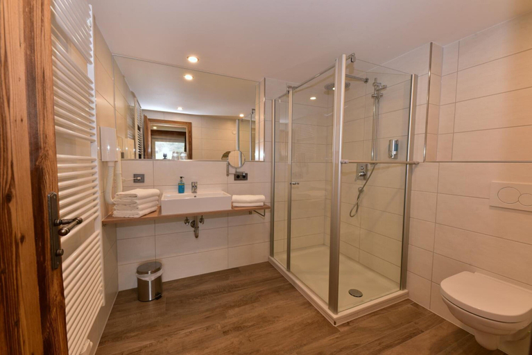 Bathroom 5, Hotel Wender, Ansbach