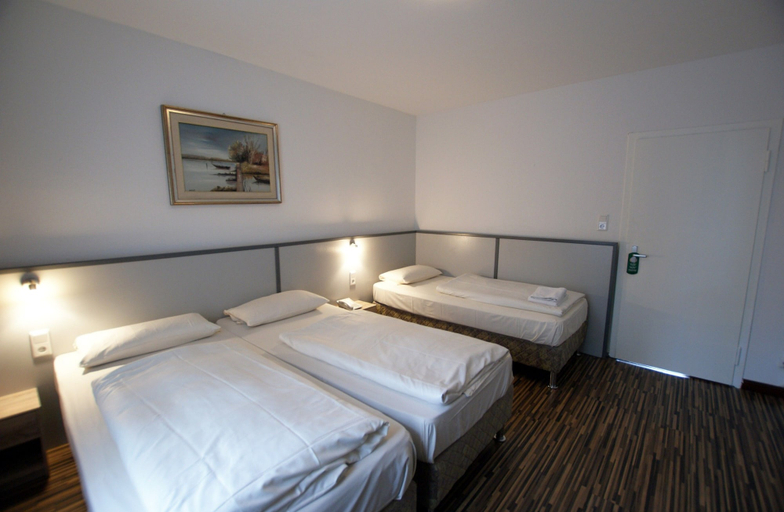 Bedroom 4, Bahn Hotel, Düsseldorf