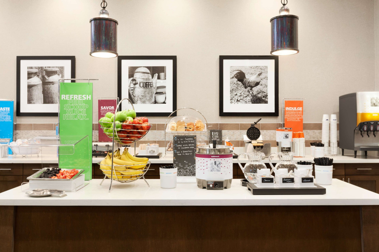 Food & Drinks 5, Hampton Inn & Suites Seattle/Renton, King