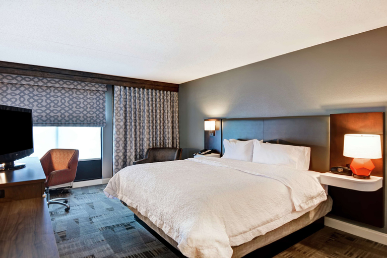 Bedroom 3, Hampton Inn Cincinnati Airport South, Boone