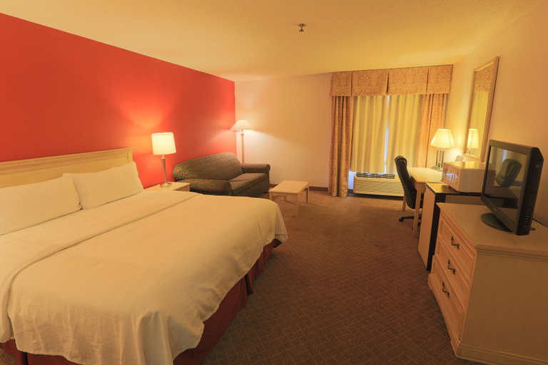 Bedroom 3, Days Inn by Wyndham Calumet Park, Cook