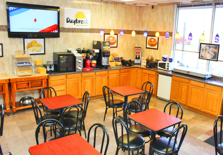 Food & Drinks 5, Days Inn & Suites by Wyndham Laredo, Webb