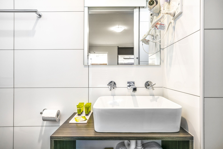 Bathroom 4, Nightcap at Jamison Hotel, Penrith - West