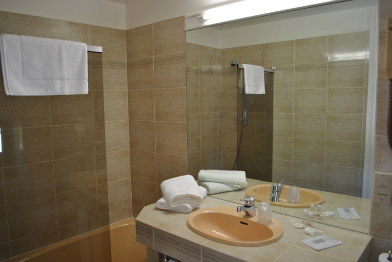 Bathroom 4, Chateau Saint Marcel, Lot-et-Garonne
