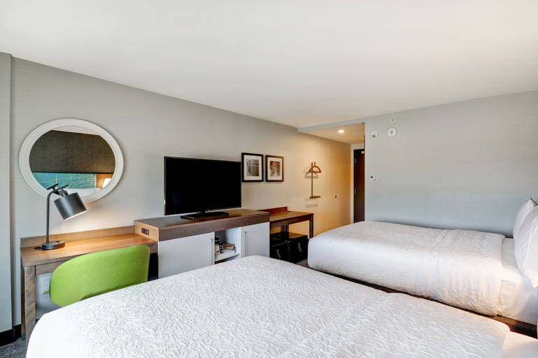 Bedroom 4, Hampton Inn & Suites Huntsville, Walker