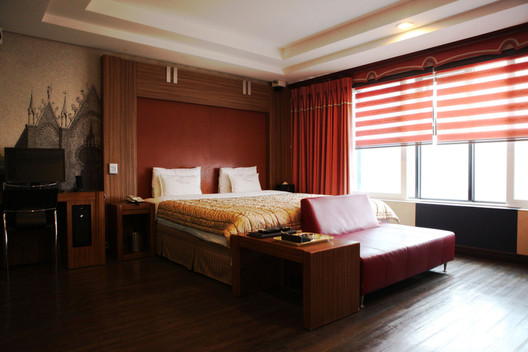 Bedroom 2, V Hotel, Seo