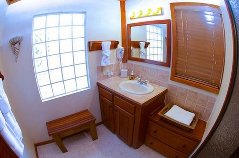 Bathroom 4, The Palms Ocean Front Suites