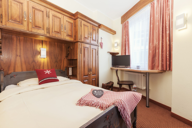 Bedroom 3, Le Petit CHARME-INN, Visp