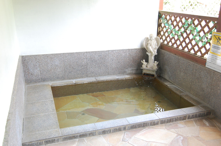 Bathroom 4, Tenshi no Iruka, Itō