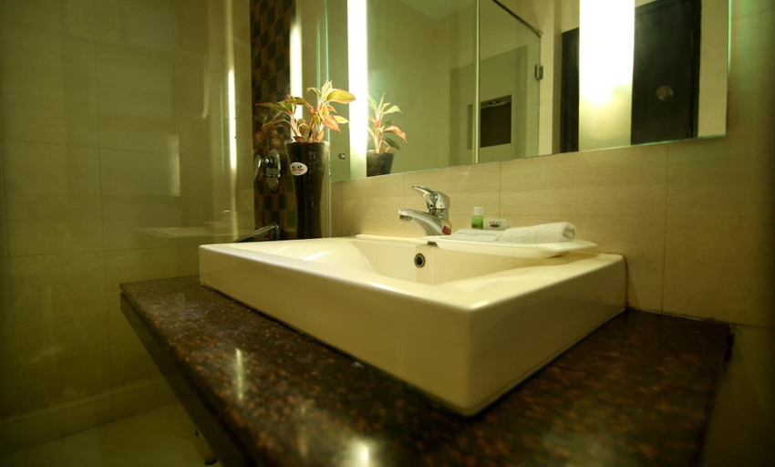 Bathroom 5, The Prime Balaji Deluxe @ New Delhi Railway Station, Delhi