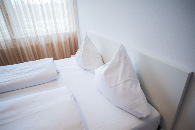 Bedroom 4, Hotel Leo, Karlsruhe