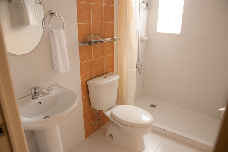 Bathroom 4, M Suites Hotel, Makati City