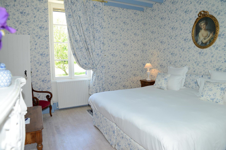 Bedroom 2, La Sauvageonne, Gironde