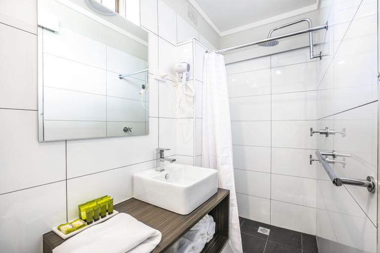 Bathroom 3, Nightcap at Jamison Hotel, Penrith - West