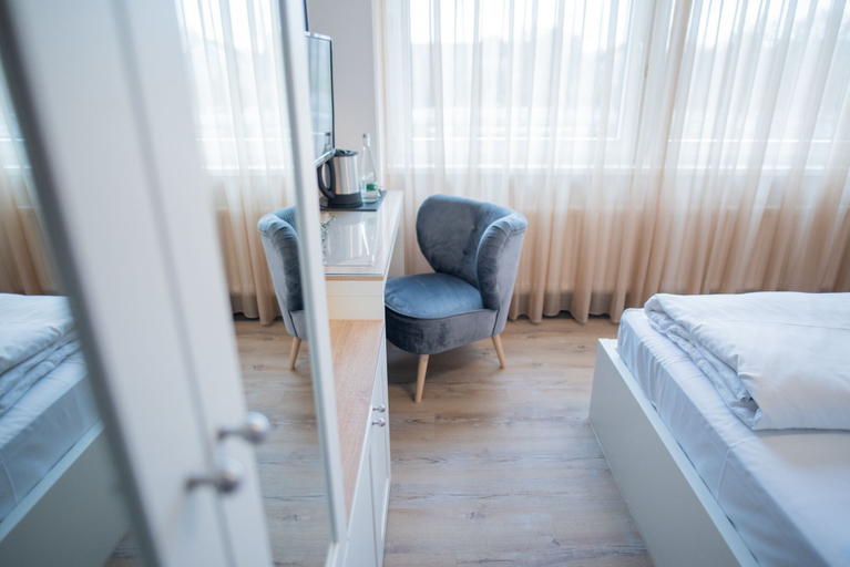 Bedroom 3, Hotel Leo, Karlsruhe