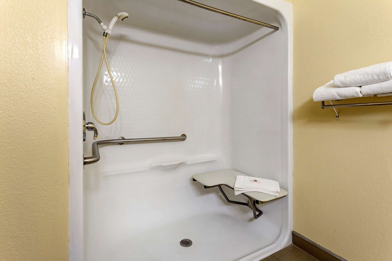 Bathroom 4, Comfort Inn & Suites North Aurora - Naperville, Kane