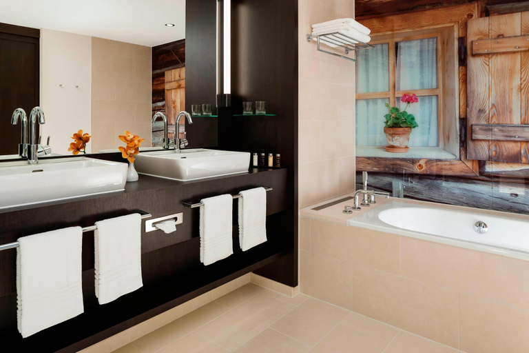 Bathroom 5, Munich Airport Marriott Hotel, Freising