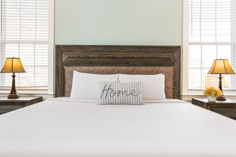 Bedroom 3, Modern 4 BR Condo with Balcony & Pool - Near FQ, Orleans